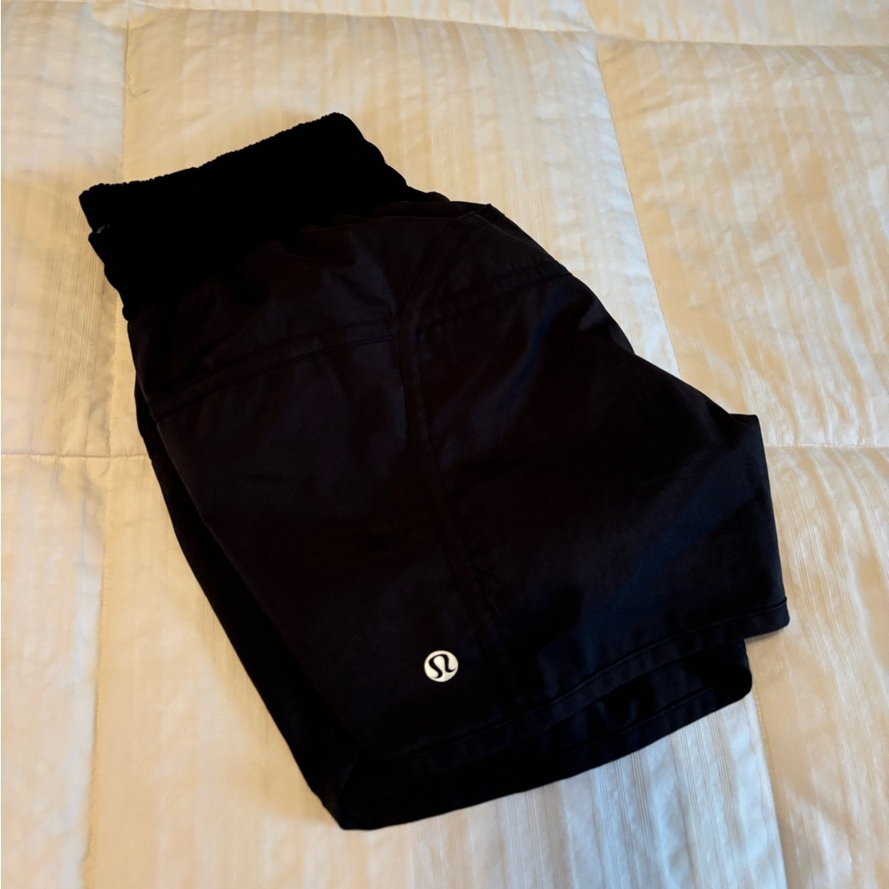 EUC women’s black lululemon shorts